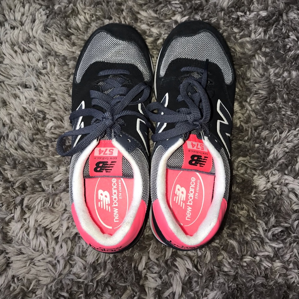 New balance tennis shoes